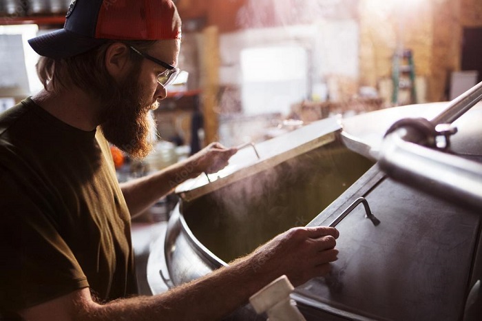 啤酒廠自動(dòng)化的時(shí)代背景下，釀造工人該何去何從？